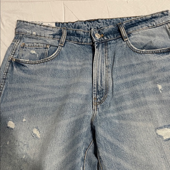 Zara Light Blue Distressed Cropped Jeans - Picture 4 of 5